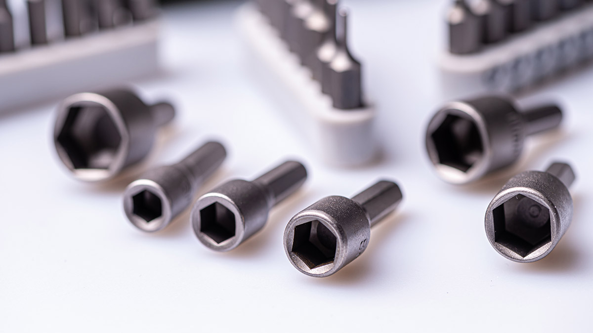 Jakie są rodzaje śrub i jak je rozpoznać?